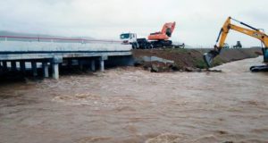 Проливной дождь едва не разрушил мост на Чуйском тракте