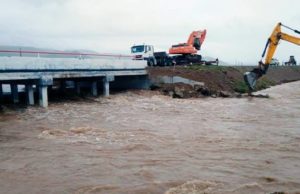 Проливной дождь едва не разрушил мост на Чуйском тракте Проливной дождь едва не разрушил мост на Чуйском тракте