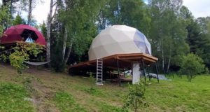 Около Артыбаша строят необычную турбазу из купольных домов