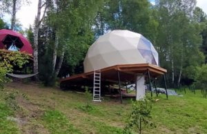 Около Артыбаша строят необычную турбазу из купольных домов Около Артыбаша строят необычную турбазу из купольных домов