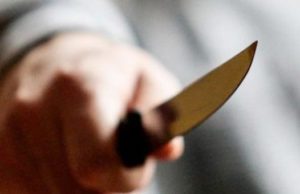 Напившийся в гостях подросток пытался убить трех человек ударами ножа в шею Напившийся в гостях подросток пытался убить трех человек ударами ножа в шею
