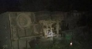 На Семинском перевале перевернулся КамАЗ На Семинском перевале перевернулся КамАЗ