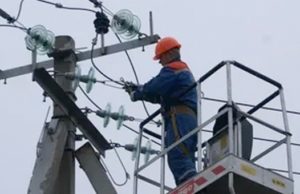 Энергетики устранили нарушения на линиях электропередачи Энергетики устранили нарушения на линиях электропередачи