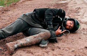 Байкеры из Красноярска попали в ДТП, девушка травмирована