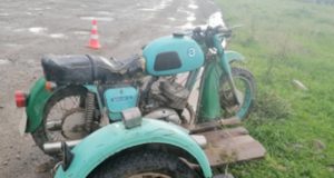 Нетрезвый мотоциклист, лишенный прав, врезался в опору ЛЭП в Каракокше