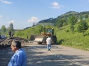 На дороге между Горно-Алтайском и Кызыл-Озеком ликвидируют последствия обвала грунта На дороге между Горно-Алтайском и Кызыл-Озеком ликвидируют последствия обвала грунта