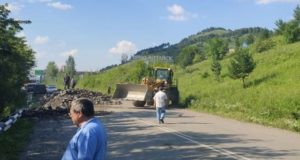 На дороге между Горно-Алтайском и Кызыл-Озеком ликвидируют последствия обвала грунта