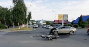 Жесткое столкновение Audi и мотоцикла Honda произошло в Горно-Алтайске