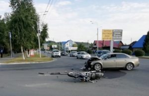 Жесткое столкновение Audi и мотоцикла произошло в Горно-Алтайске Жесткое столкновение Audi и мотоцикла Honda произошло в Горно-Алтайске
