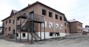 Строительство детского сада в Усть-Кане завершится в этом году