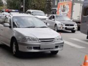 18-летний горожанин, переходивший дорогу на зеленый свет, был сбит машиной 18-летний горожанин, переходивший дорогу на зеленый свет, был сбит машиной