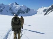 Пограничники задержали более 40 альпинистов на пути к Белухе Пограничники задержали более 40 альпинистов на пути к Белухе