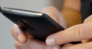 Женщину оштрафовали за оскорбительное сообщение в WhatsApp