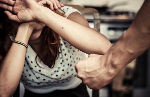 Домашнего тирана, истязавшего жену, отправили в колонию-поселение Домашнего тирана, истязавшего жену, отправили в колонию-поселение