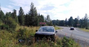 Три человека попали в больницу после аварии на Семинском перевале