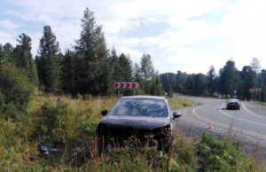 Три человека попали в больницу после аварии на Семинском перевале Три человека попали в больницу после аварии на Семинском перевале