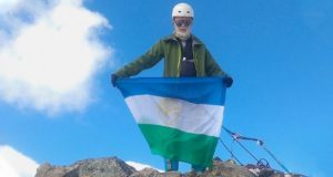 70-летний писатель и путешественник из Башкирии взошел на Белуху 70-летний писатель и путешественник из Башкирии взошел на Белуху