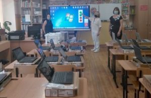 Сто школ и колледжей получили новейшее компьютерное оборудование Сто школ и колледжей получили новейшее компьютерное оборудование