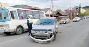 7-летняя девочка попала в больницу после столкновения машин в Горно-Алтайске