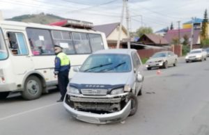 7-летняя девочка попала в больницу после столкновения машин в Горно-Алтайске 7-летняя девочка попала в больницу после столкновения машин в Горно-Алтайске