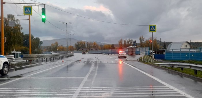 На пешеходном переходе в Дубровке пенсионерку сбил житель Улаганского района