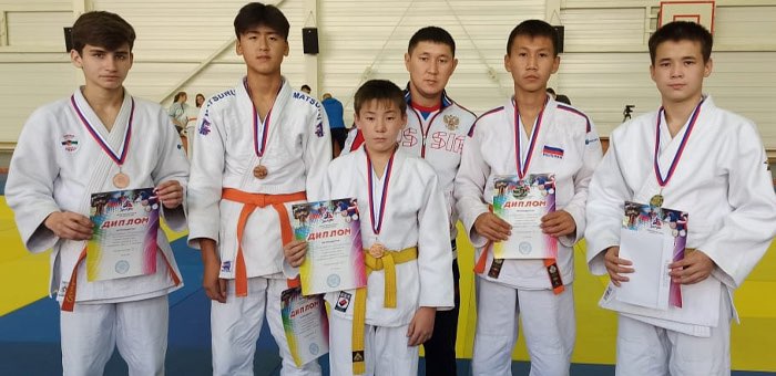 Спортсмены из Республики Алтай стали призерами соревнований по дзюдо