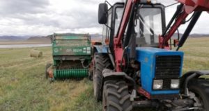 Пьяный тракторист насмерть задавил односельчанина Пьяный тракторист насмерть задавил односельчанина