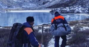 Спасатели обнаружили и доставили в Горно-Алтайск тело утонувшего фотохудожника Спасатели обнаружили и доставили в Горно-Алтайск тело утонувшего фотохудожника