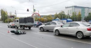 Нетрезвый мотоциклист без прав врезался в остановившийся перед ним автомобиль Нетрезвый мотоциклист без прав врезался в остановившийся перед ним автомобиль