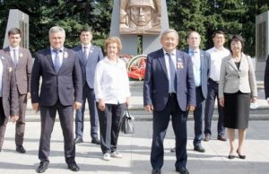Депутаты возложили «Цветы Победы» Депутаты возложили «Цветы Победы»