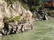 Туристка из Новосибирска попросила снять свой заплыв по Катуни на видео и утонула Туристка из Новосибирска «на камеру» утонула в Катуни