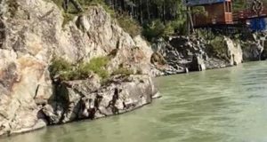 Туристка из Новосибирска попросила снять свой заплыв по Катуни на видео и утонула Туристка из Новосибирска «на камеру» утонула в Катуни