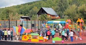 В Горно-Алтайске открыли новую детскую площадку