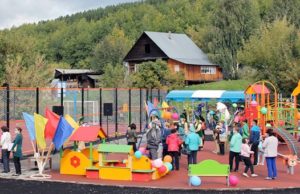 В Горно-Алтайске открыли новую детскую площадку В Горно-Алтайске открыли новую детскую площадку