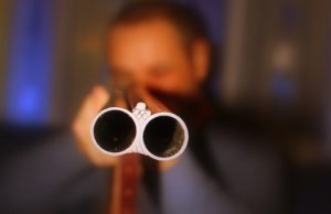Пьяный мужчина семь раз выстрелил в родного брата и убил его Пьяный мужчина семь раз выстрелил в родного брата и убил его