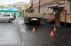 90-летняя горожанка госпитализирована после наезда машины во дворе дома 90-летняя горожанка госпитализирована после наезда машины во дворе дома