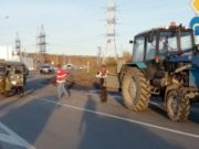 В Майме УАЗ столкнулся с трактором В Майме УАЗ столкнулся с трактором