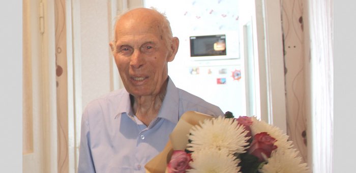Ветеран Михаил Нечаев отмечает 95-летие