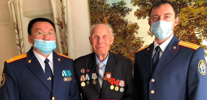 Сотрудники Следственного управления поздравили ветерана с 95-летним юбилеем