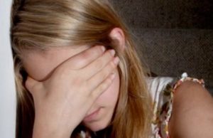 Любила 15-летнего сына, но истязала 12-летнюю дочь: женщина пойдет под суд за жестокое обращение с ребенком Любила 15-летнего сына, но истязала 12-летнюю дочь: женщина пойдет под суд за жестокое обращение с ребенком