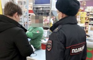 В «Пятерочке» и «Фикспрайсе» кассиры не соблюдали масочный режим