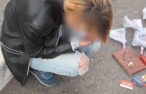 16-летнюю школьницу поймали на закладке наркотиков в Горно-Алтайске 16-летнюю школьницу поймали на закладке наркотиков в Горно-Алтайске