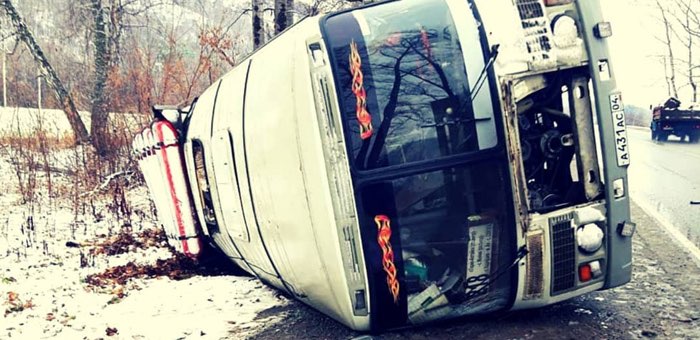 Автобус перевернулся в результате ДТП около Соузги