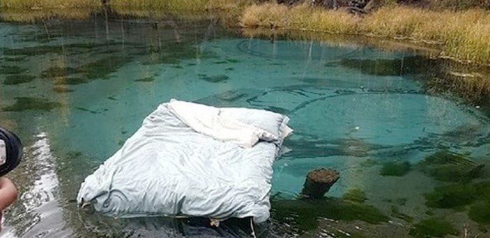 Участники «постельных съемок» на Гейзерном озере скрываются от общественности