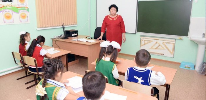 Педагоги получили первые доплаты за классное руководство