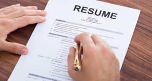Ищем работу онлайн: когда следует обновить резюме