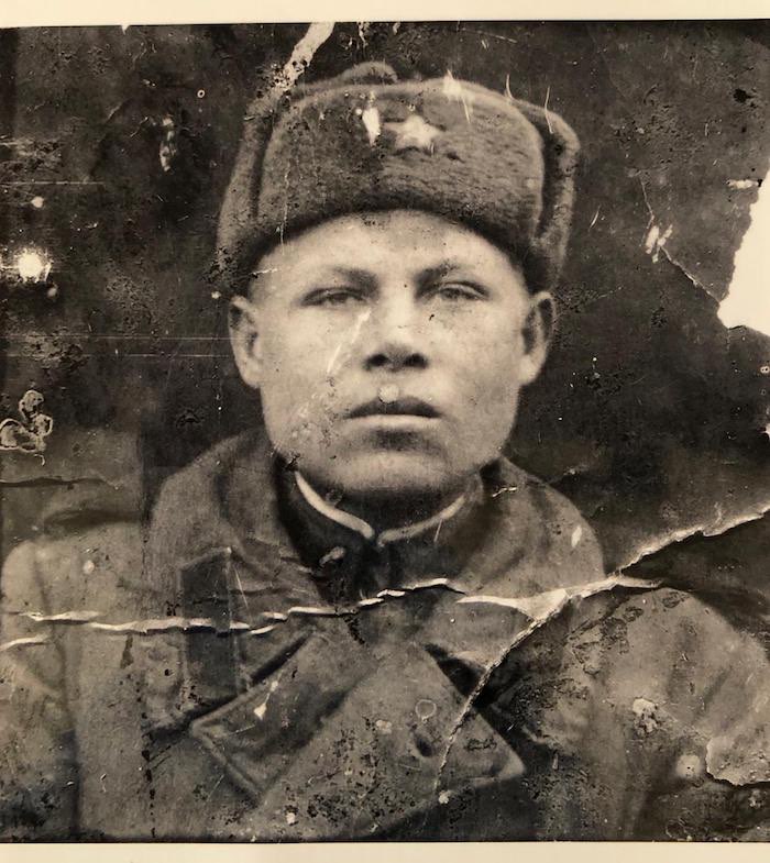 Сотрудники следственного управления поздравили ветерана с 95-летним юбилеем