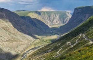 Трое мужчин обворовали турбазы в Чулышманской долине Трое мужчин обворовали турбазы в Чулышманской долине