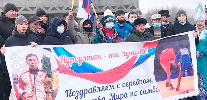 Призера первенства мира по самбо торжественно встретили на границе Республики Алтай