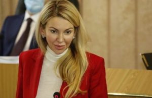 Екатерина Поварова рассказала депутатам о развитии лесной отрасли Екатерина Поварова рассказала депутатам о развитии лесной отрасли